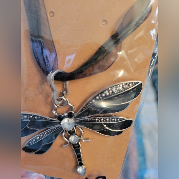 NWT beautiful enamel and rhinestone black and silver dragonfly necklace - Picture 2 of 3